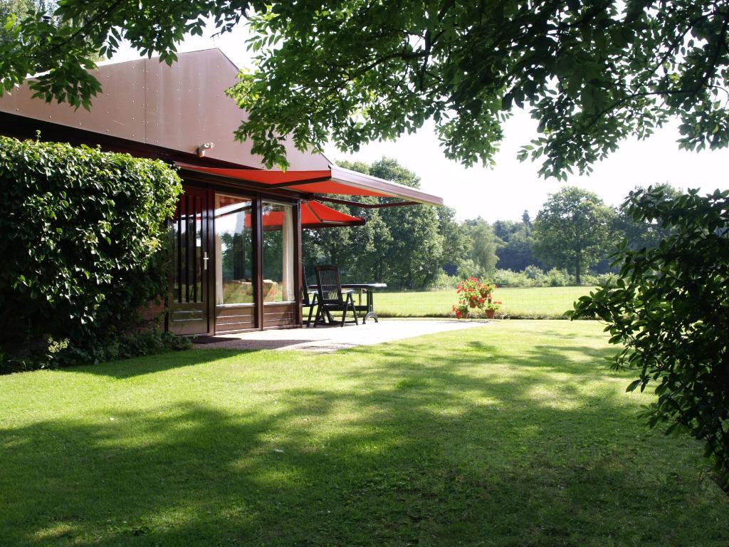 Veluwe Vierhouten 25/8-1/9 Partic. Terrein, Rustiek Gelegen, Vakantie, In bos, 2 slaapkamers, Wasmachine, Landelijk