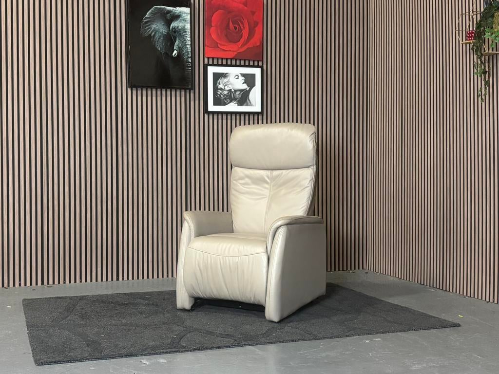 GRATIS LEVERING – Elektrische sta-op fauteuil leer ZGAN, Huis en Inrichting, Fauteuils, Ophalen of Verzenden, Zo goed als nieuw