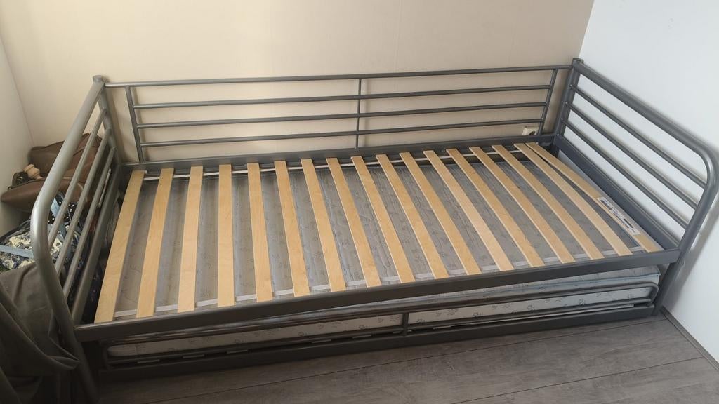 Ikea Uitschuifbed, Verstelbaar, Eenpersoons, Ophalen of Verzenden, Zo goed als nieuw