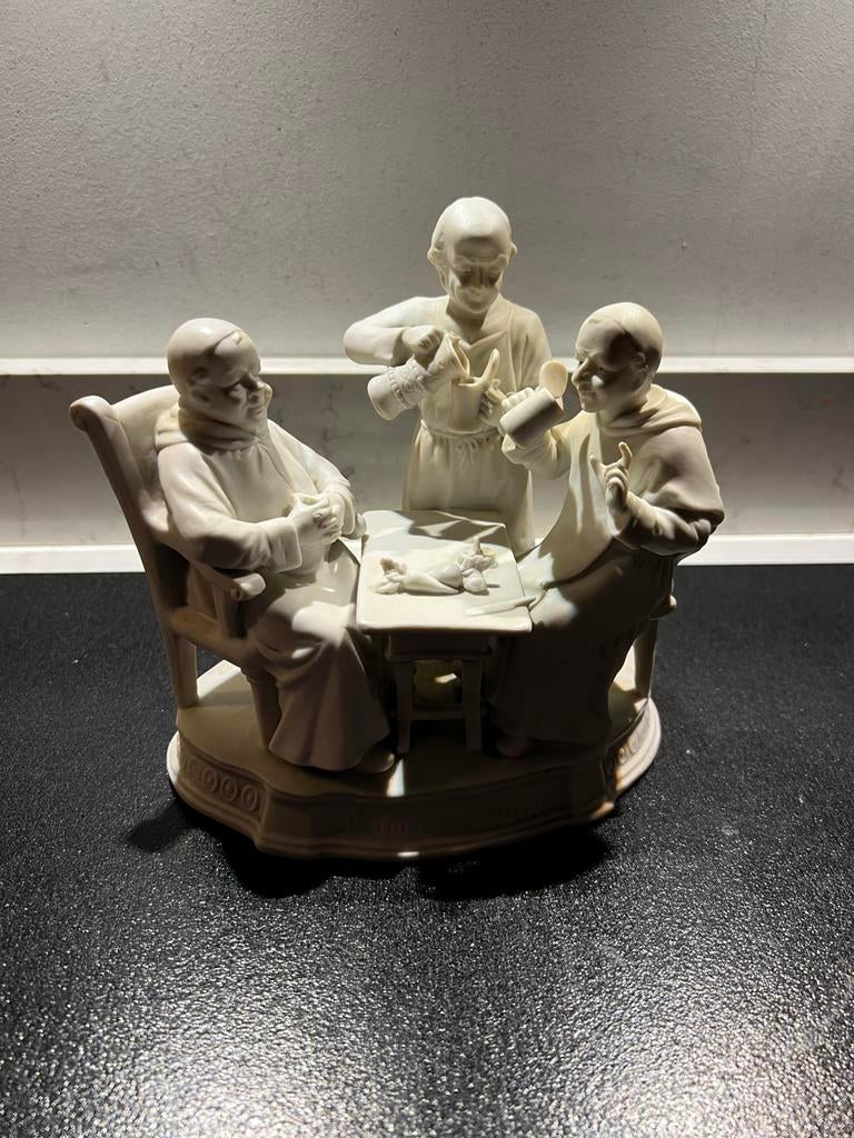 Antiek biscuit porseleinen beeldengroep “Beim Klosterbier”., Ophalen of Verzenden