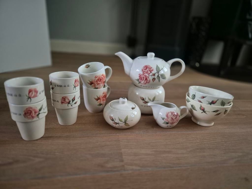JET theeservies met roosjes, Gebruikt, Ophalen of Verzenden, Overige stijlen, Aardewerk