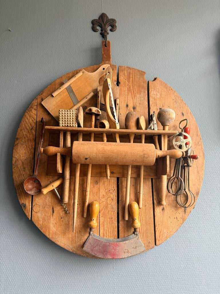 Oude Slagers Display met Keukengerei, Antiek en Kunst, Ophalen