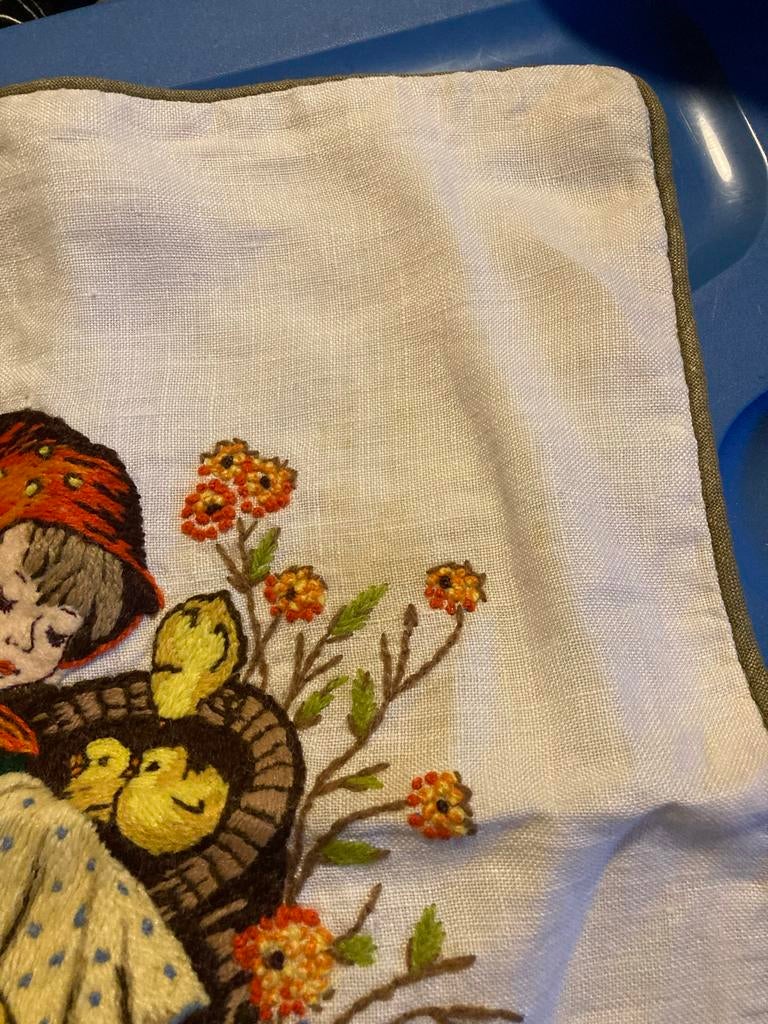 Vintage Hummel kussenhoesje met gebruikerssporen, zie foto’s, Hobby en Vrije tijd, Borduren en Borduurmachines, Ophalen of Verzenden