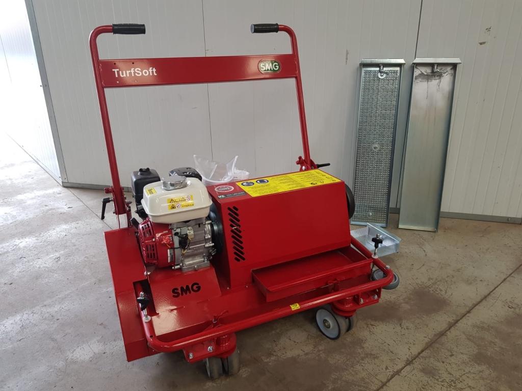 SMG TurfSoft TS2 kunstgrasreiniger (HUUR/KOOP/LEASE), Ophalen of Verzenden, Van Leeuwen, Info@vanleeuwenmechanisatie.nl, De Werven 8