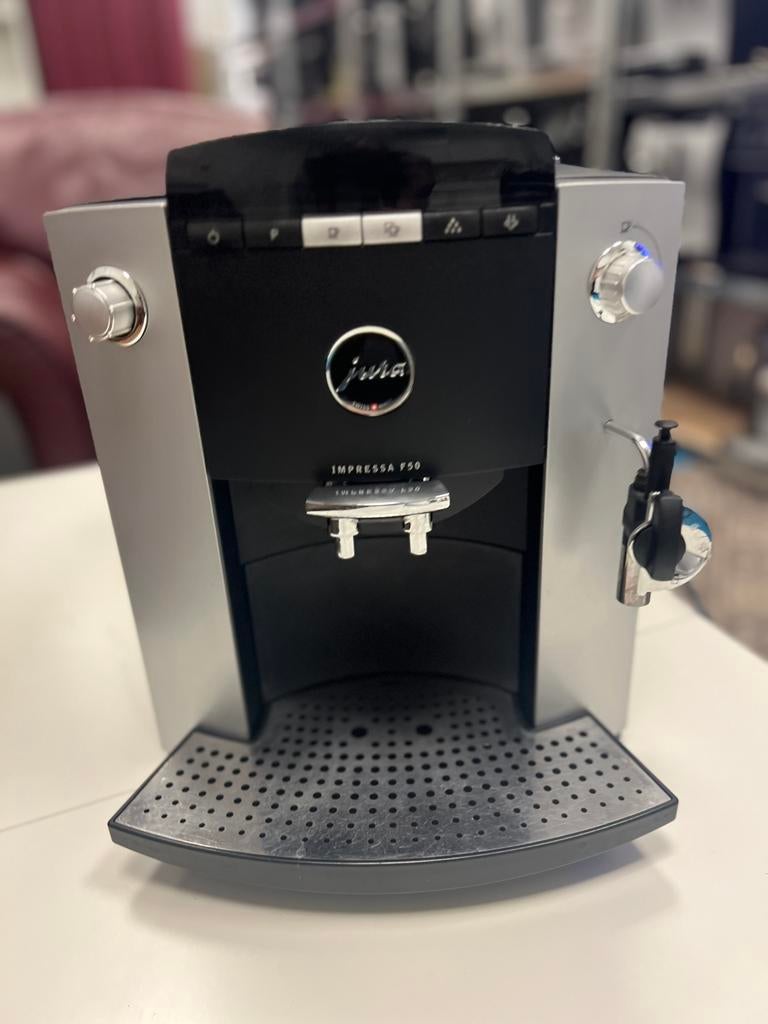 Jura F50 – Volledig gereviseerd, Witgoed en Apparatuur, Info@jura.com, 10 kopjes of meer, Ophalen of Verzenden, Zo goed als nieuw