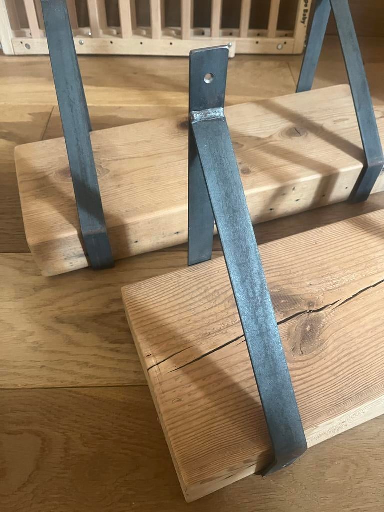 Muurplankjes houten planken met metalen beugels, Ophalen, Gebruikt