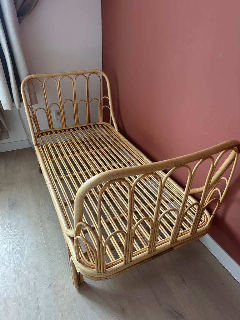 Twee rotan junior bedjes 70x150 cm prijs per stuk., Kinderen en Baby's, Kinderkamer | Bedden, Ophalen, 70 tot 85 cm, 140 tot 160 cm