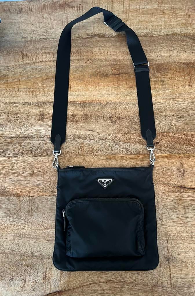 Prada Messenger Bag - Stijlvol Practice en Origineel, Sieraden, Tassen en Uiterlijk, Tassen | Schoudertassen, Ophalen of Verzenden