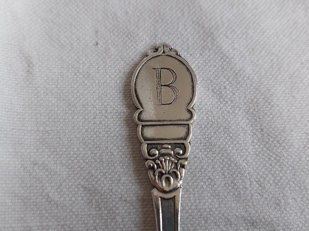 SOLA verzilverde letterlepeltje B D V ~ € 6,- p.st., Antiek en Kunst, Antiek | Bestek, Verzenden