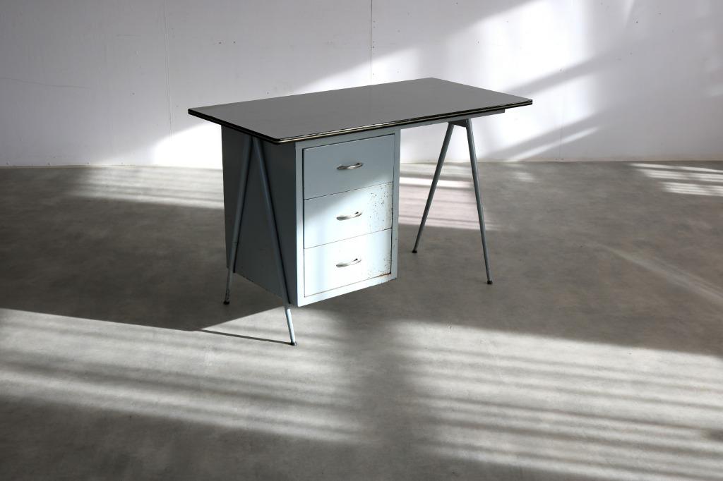 vintage bureau | industrieel | jaren 60 | desk, Huis en Inrichting, Bureaus, Gebruikt, ., Ophalen of Verzenden, .
