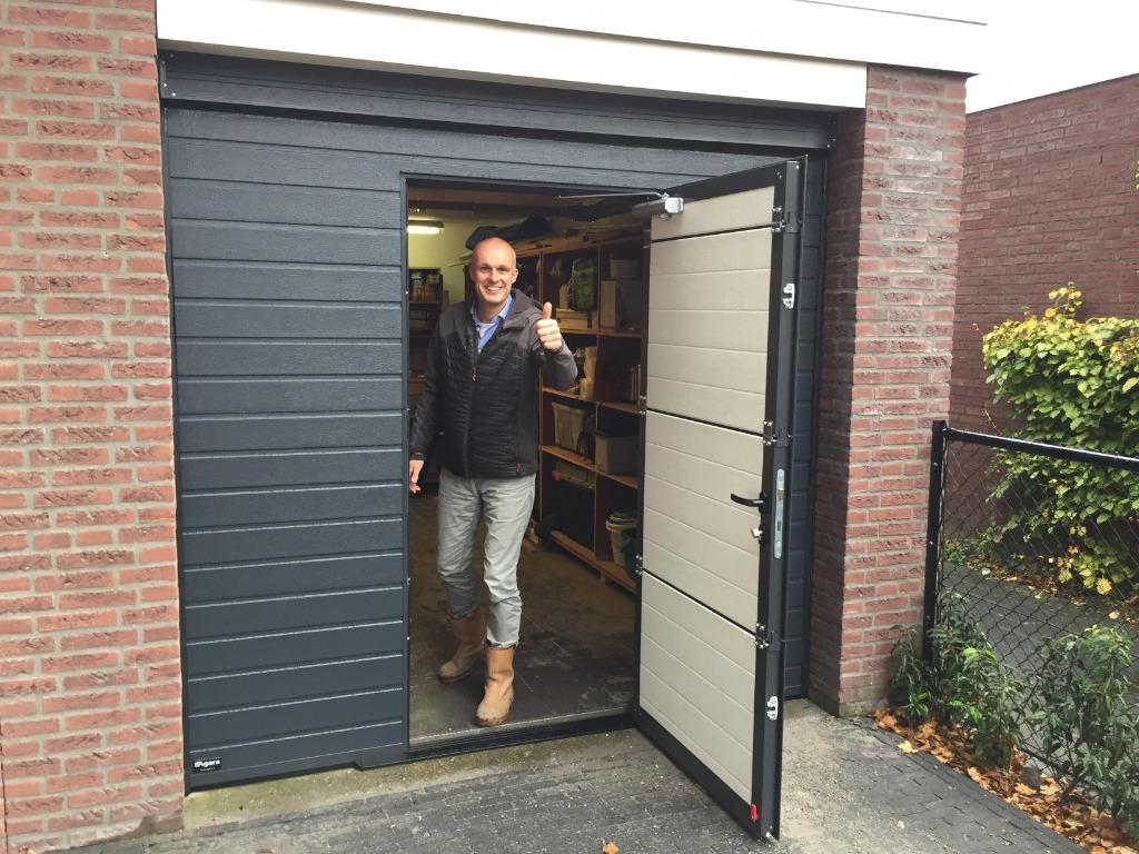 Elektrische Garagedeur met brede loopdeur en lage drempel, Ophalen of Verzenden, Glas, Garagedeur