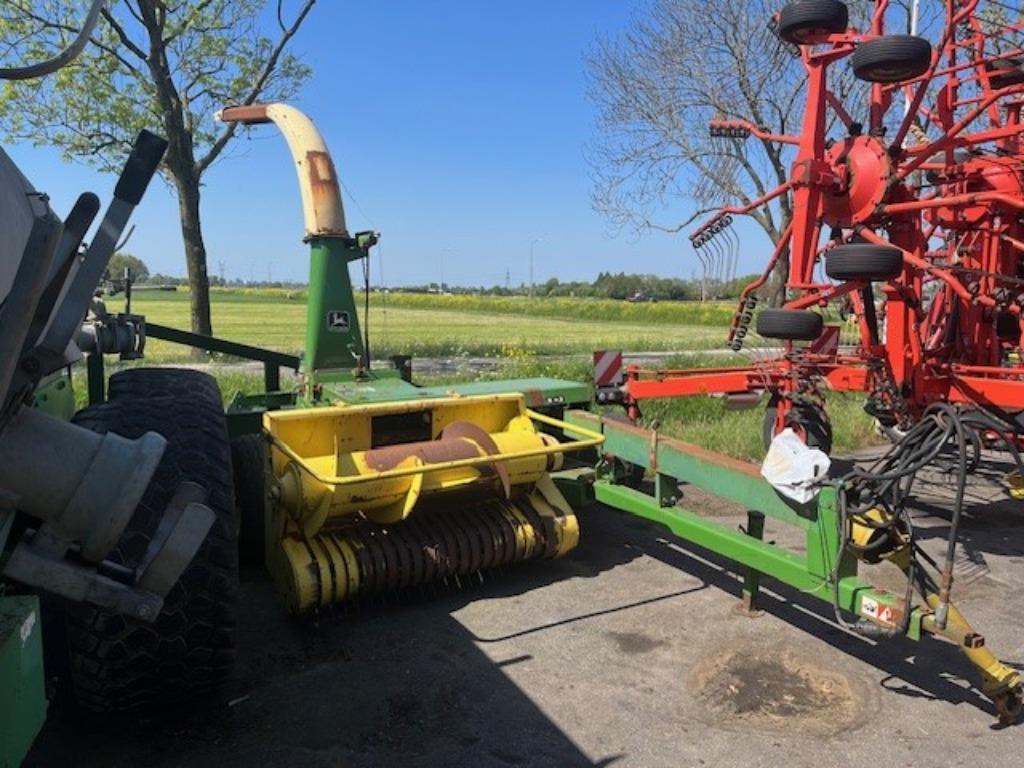 John Deere getrokken hakselaar, Ophalen, Overige typen