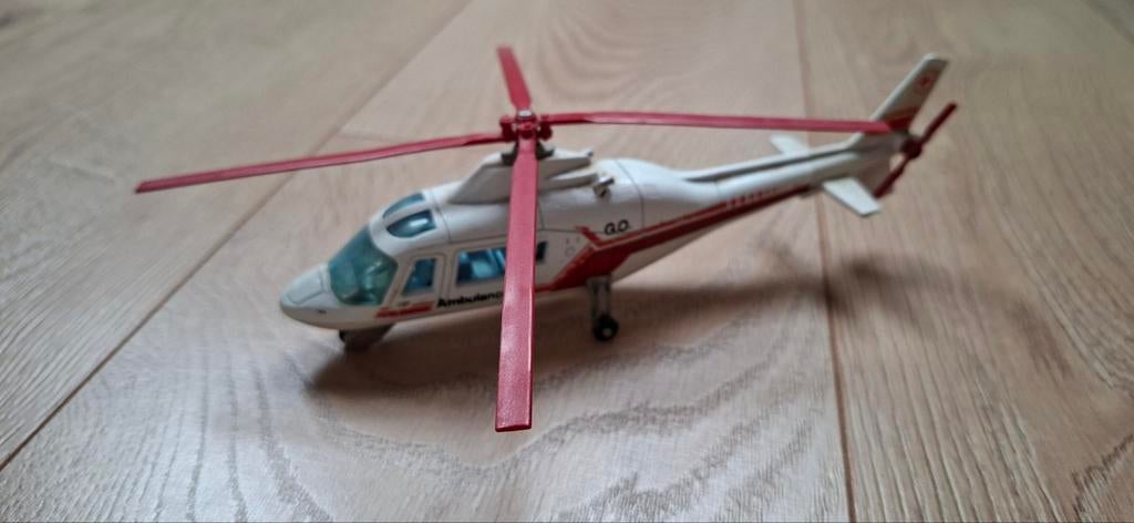 Majorette Agusta 109 ambulancehelikopter – 3000-serie, Ophalen of Verzenden, Gebruikt, Groter dan 1:72, Overige merken