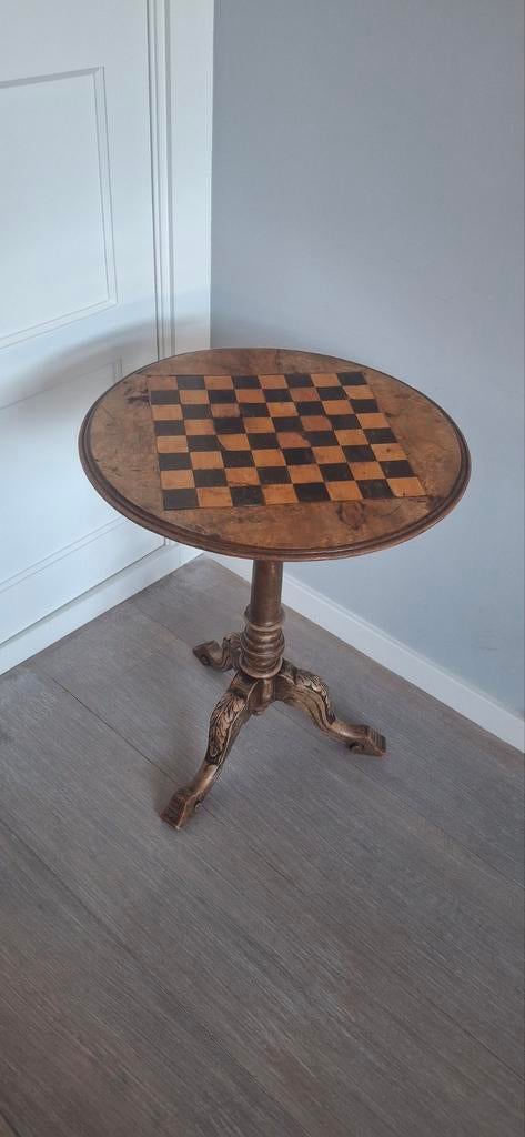 19e eeuwse notenhouten schaaktafel, Ophalen