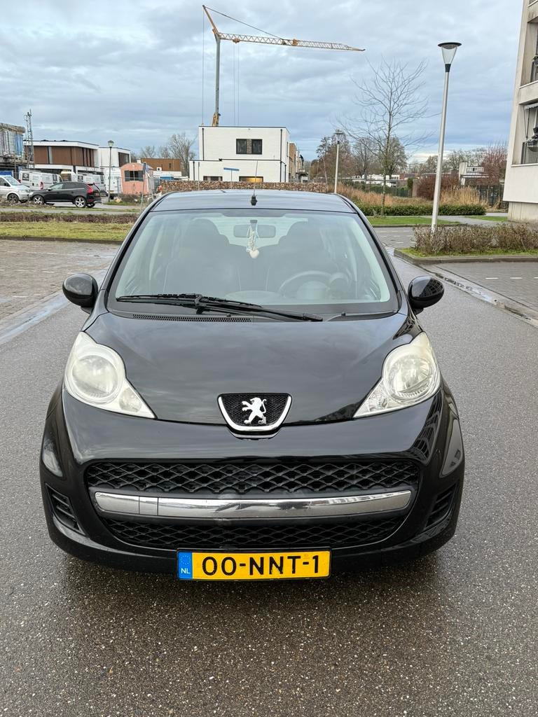 Peugeot 107 1.0 12V 5DR 2010 Zwart, Auto's, Peugeot, Particulier, Benzine, A, Hatchback, Handgeschakeld, Origineel Nederlands