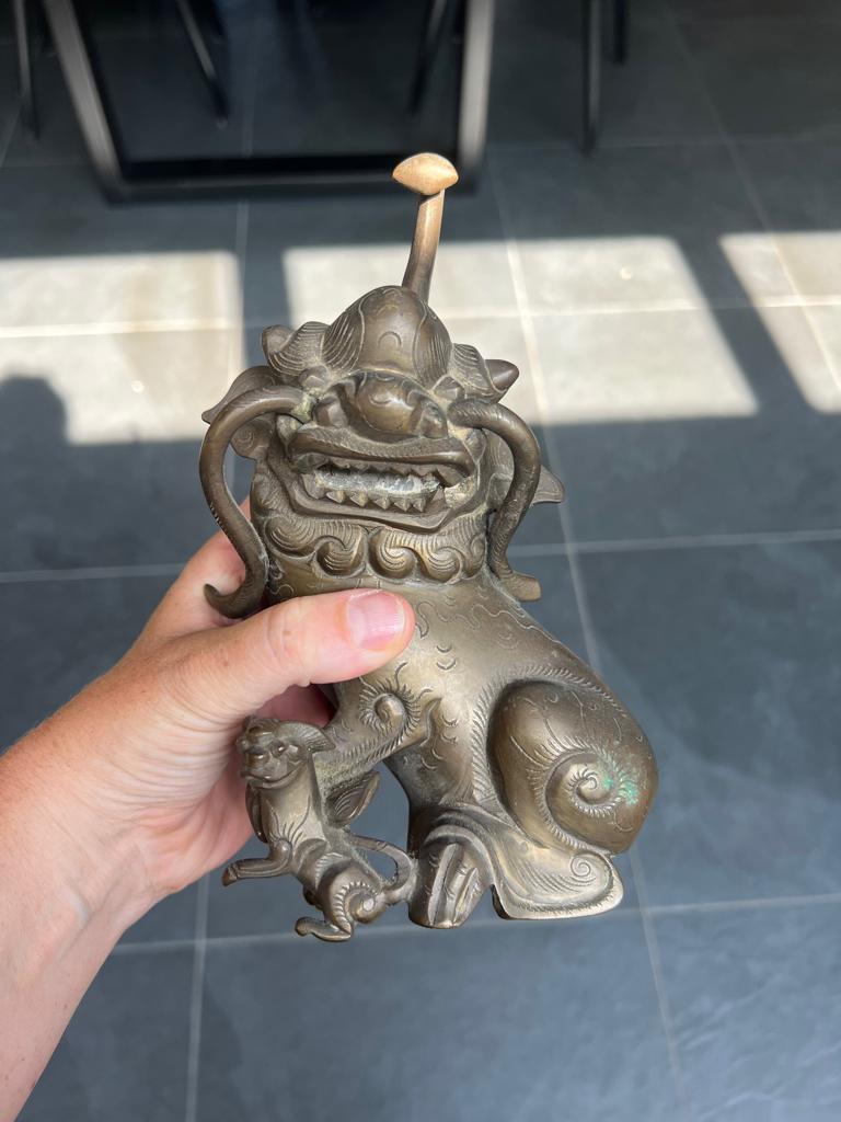 Chinees bronzen boeddhistische leeuw met jong, Antiek en Kunst, Ophalen of Verzenden, Brons