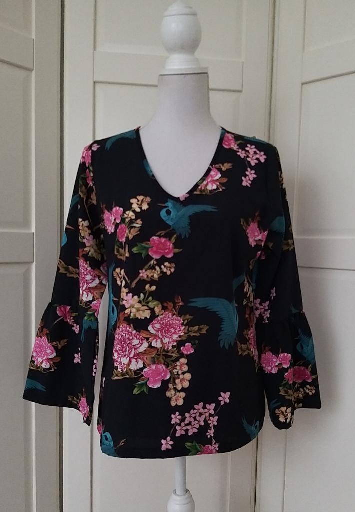 Tramontana zwarte floral kraanvogel blouse top, maat M, Kleding | Dames, Maat 38/40 (M), Tramontana, Zwart, Ophalen of Verzenden