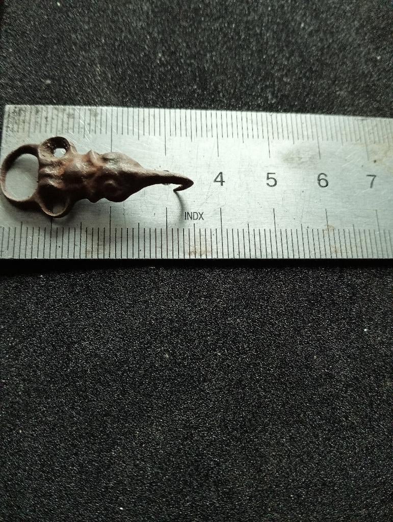 17eeuws bewerkte bronze Kledinghaak compleet, Antiek en Kunst, Ophalen of Verzenden, Brons