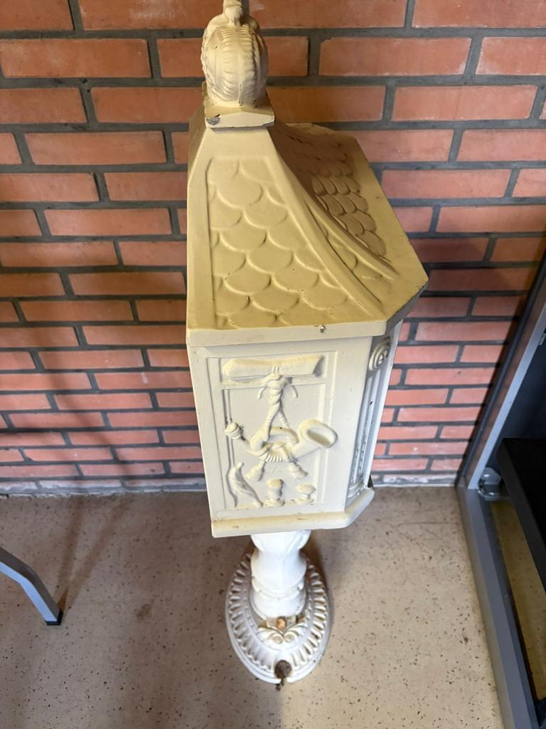 Brievenbus op poot zeer goede staat, Tuin en Terras, Brievenbussen, Ophalen of Verzenden, Zo goed als nieuw