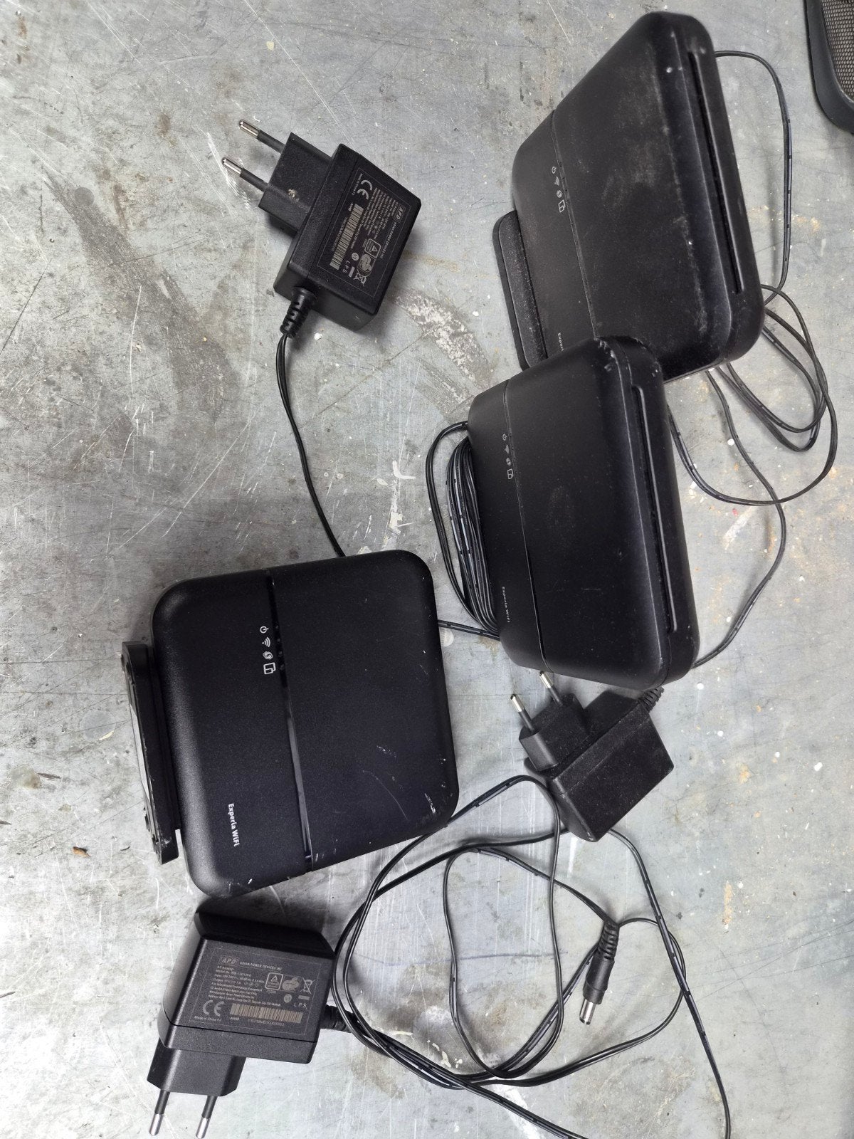 Experia Box V10 KPN Routers met Adapters (3 stuks), Ophalen of Verzenden, Gebruikt, Router, KPN Experia Box