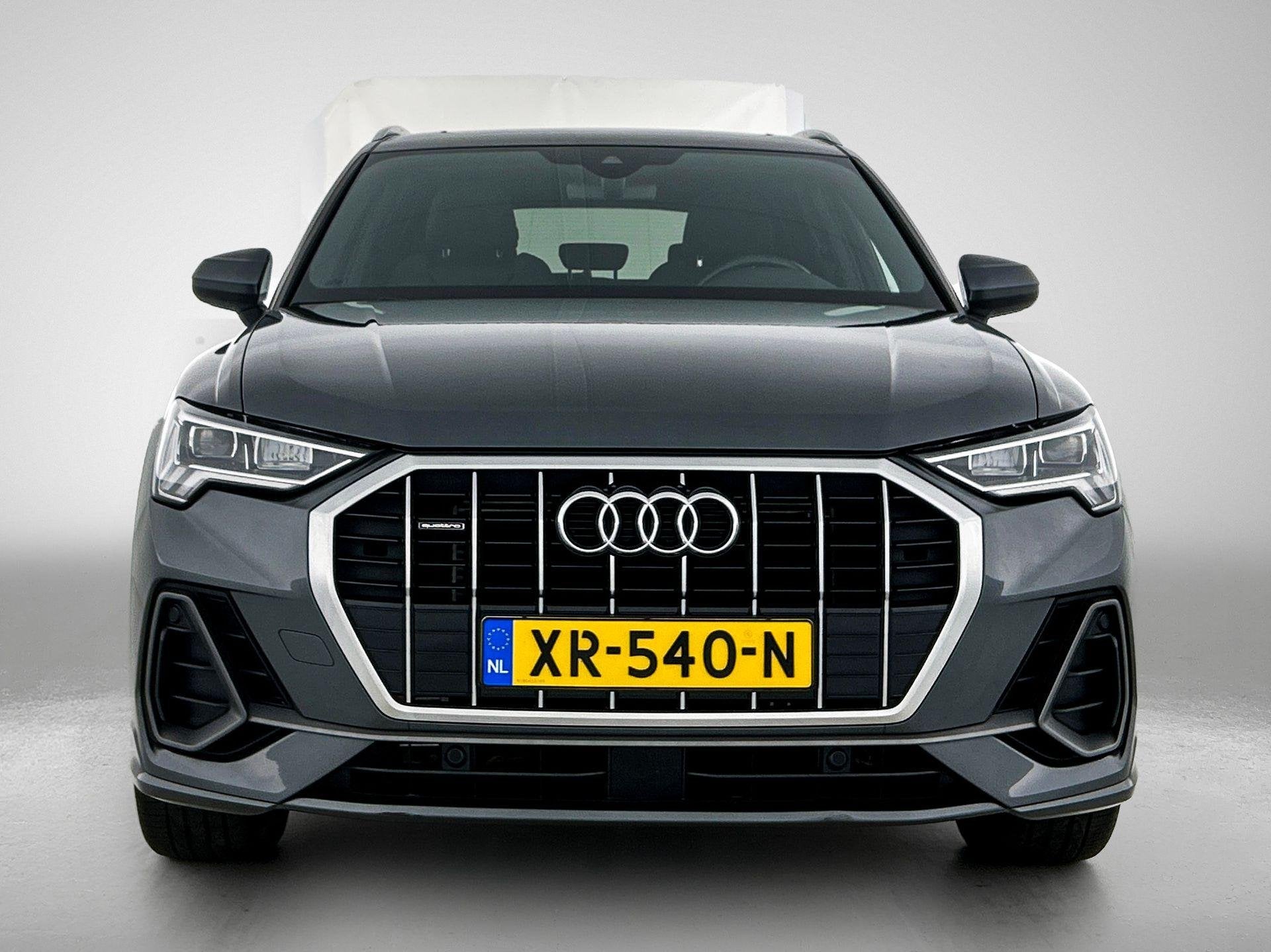 Audi Q3 40 TFSI quattro S Line 190 PK | S-line | Panoramadak, Auto's, 12 maanden, Gebruikt, Leder en Stof, Bedrijf