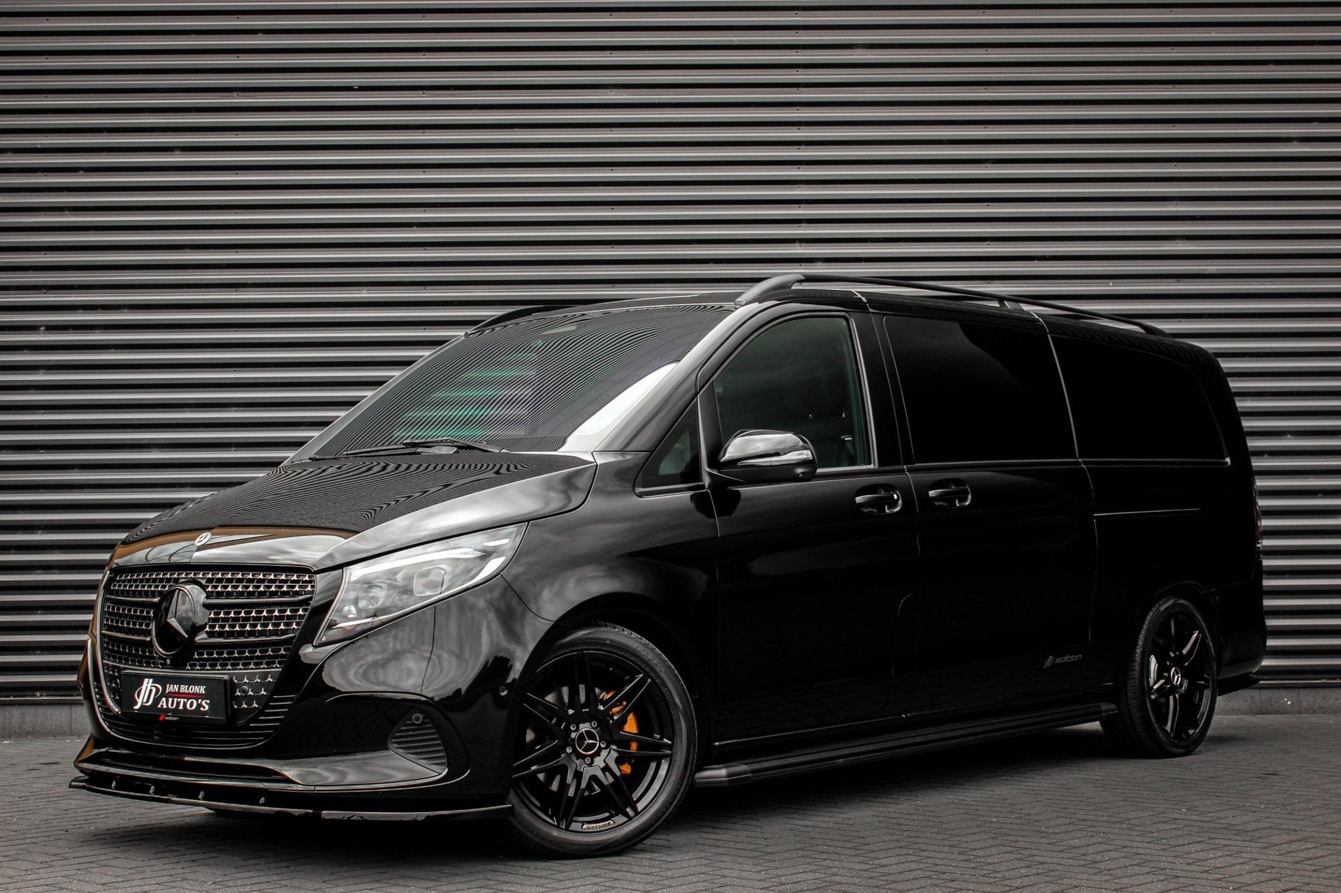 Mercedes-Benz V-klasse 300d L3 240PK JB-EDITION EXTRA LANG /, Automaat, Achterwielaandrijving, Zwart, 4 cilinders