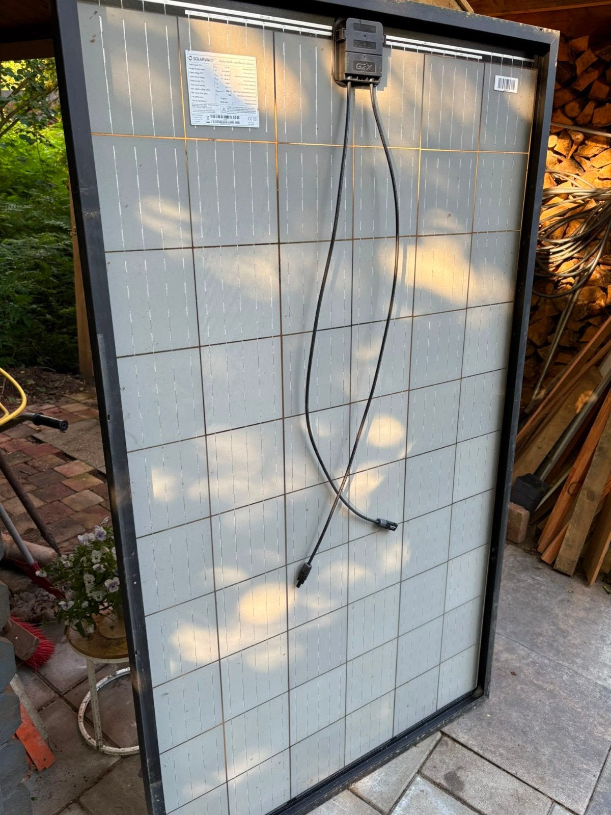 Te koop 18 stuks zonnepanelen met omvormer, Doe-het-zelf en Verbouw, Zonnepanelen en Toebehoren, Ophalen, Zo goed als nieuw