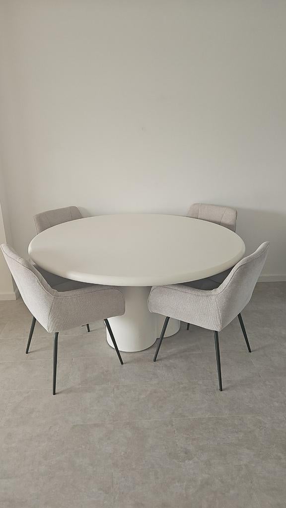 Gebonden beton ronde witte eettafel 150x150 - vaste prijs, Ophalen, Rond, Zo goed als nieuw, Vijf personen of meer