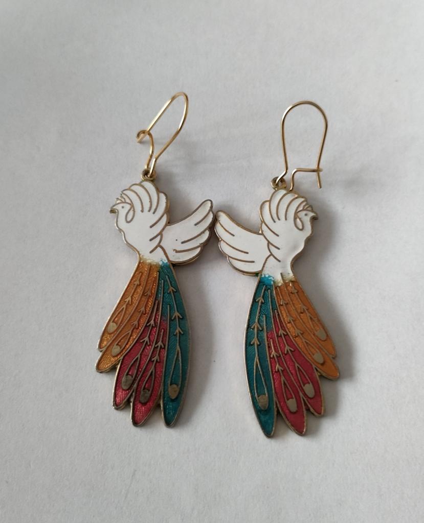 Vintage jaren '80 cloisonne oorbellen: duif gekleurde veren., Ophalen of Verzenden, Zo goed als nieuw, Hangers