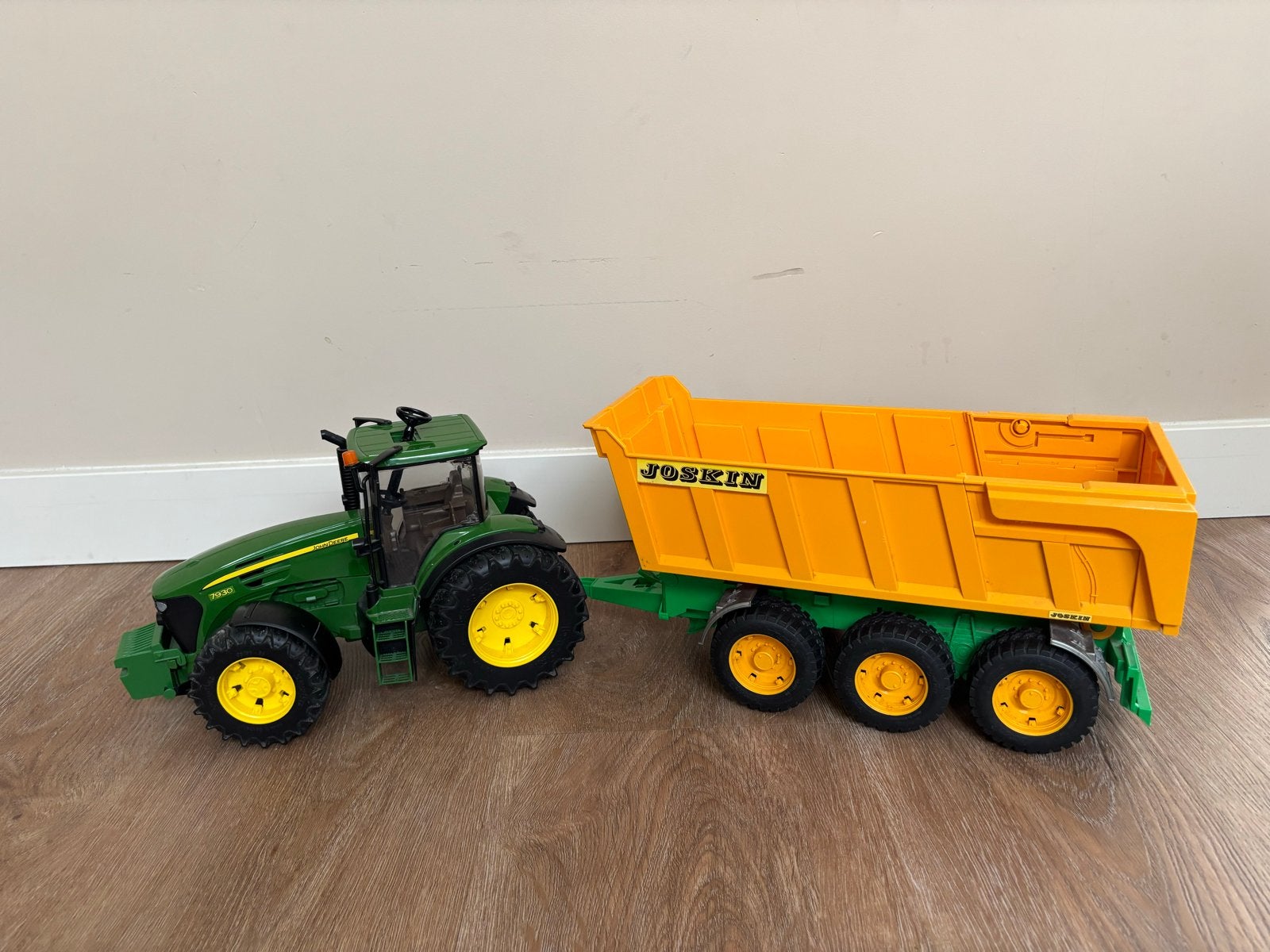 Bruder speelgoed set: tractor, aanhanger, hooibalentransport, Ophalen of Verzenden, Zo goed als nieuw