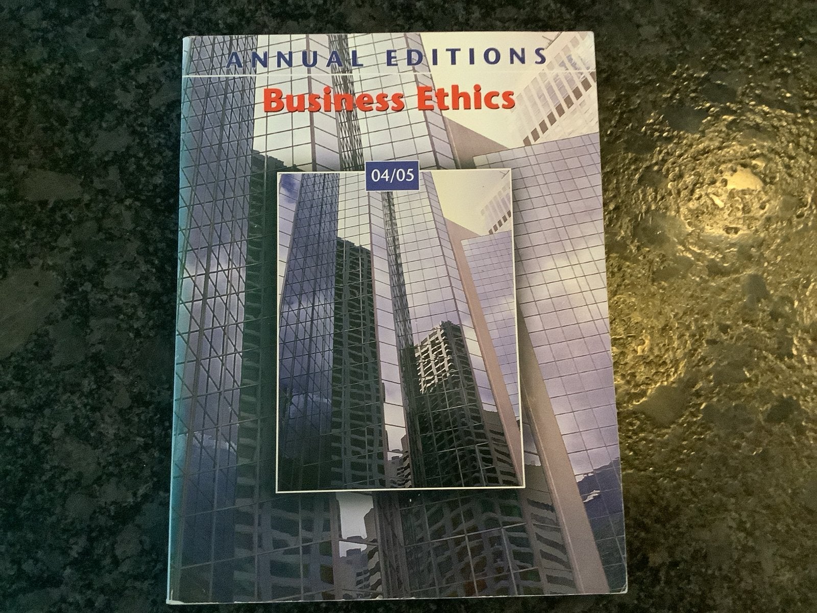 Annual Editions Business Ethics 04/05, Boeken, Studieboeken en Cursussen, Ophalen of Verzenden, Gamma, Gelezen, HBO