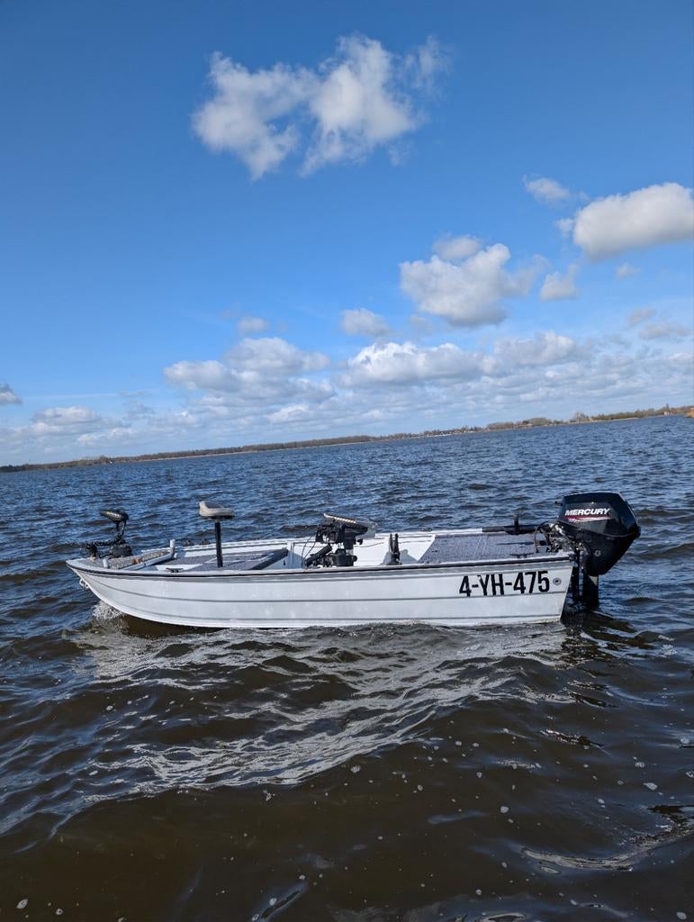 Alluminium visboot, Ophalen, Zo goed als nieuw, Buitenboordmotor, Polyester