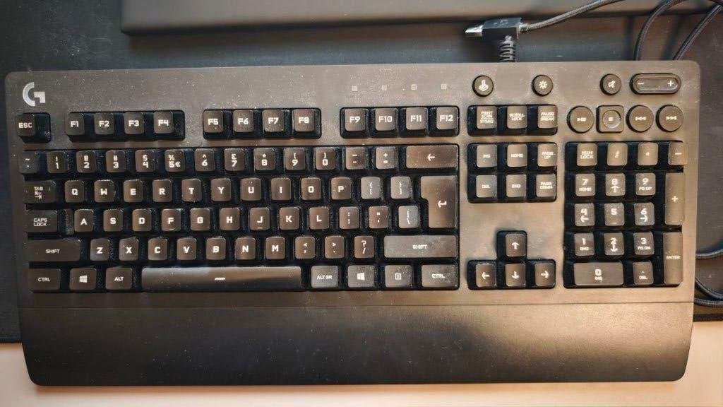 logitech G213 keyboard+, Computers en Software, Toetsenborden, Gebruikt, Logitech, Multimediatoetsen, Ophalen of Verzenden