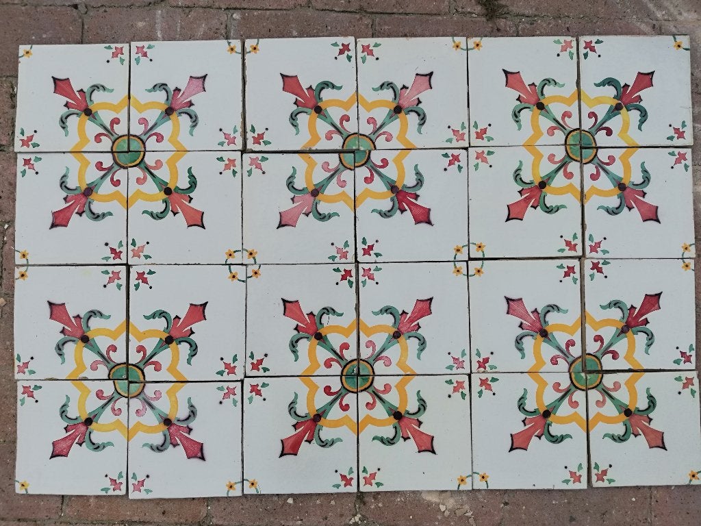 6,1m2 kleurrijke antieke Franse tegels geel, rood, groen, Ophalen
