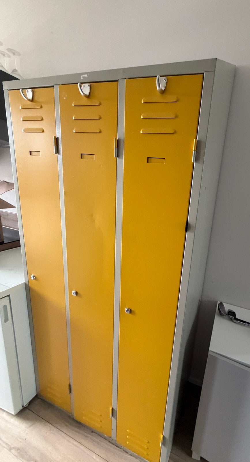 Grijsgele lockerkast, Ophalen, Gebruikt, Industrieel, highschool