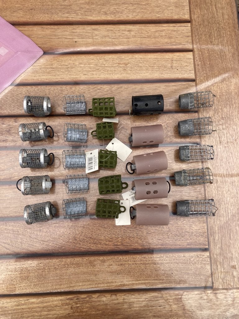 Te Koop 25 Feeder potjes 5 x 5 soorten div. gewichten, Ophalen, Zo goed als nieuw, Overige typen