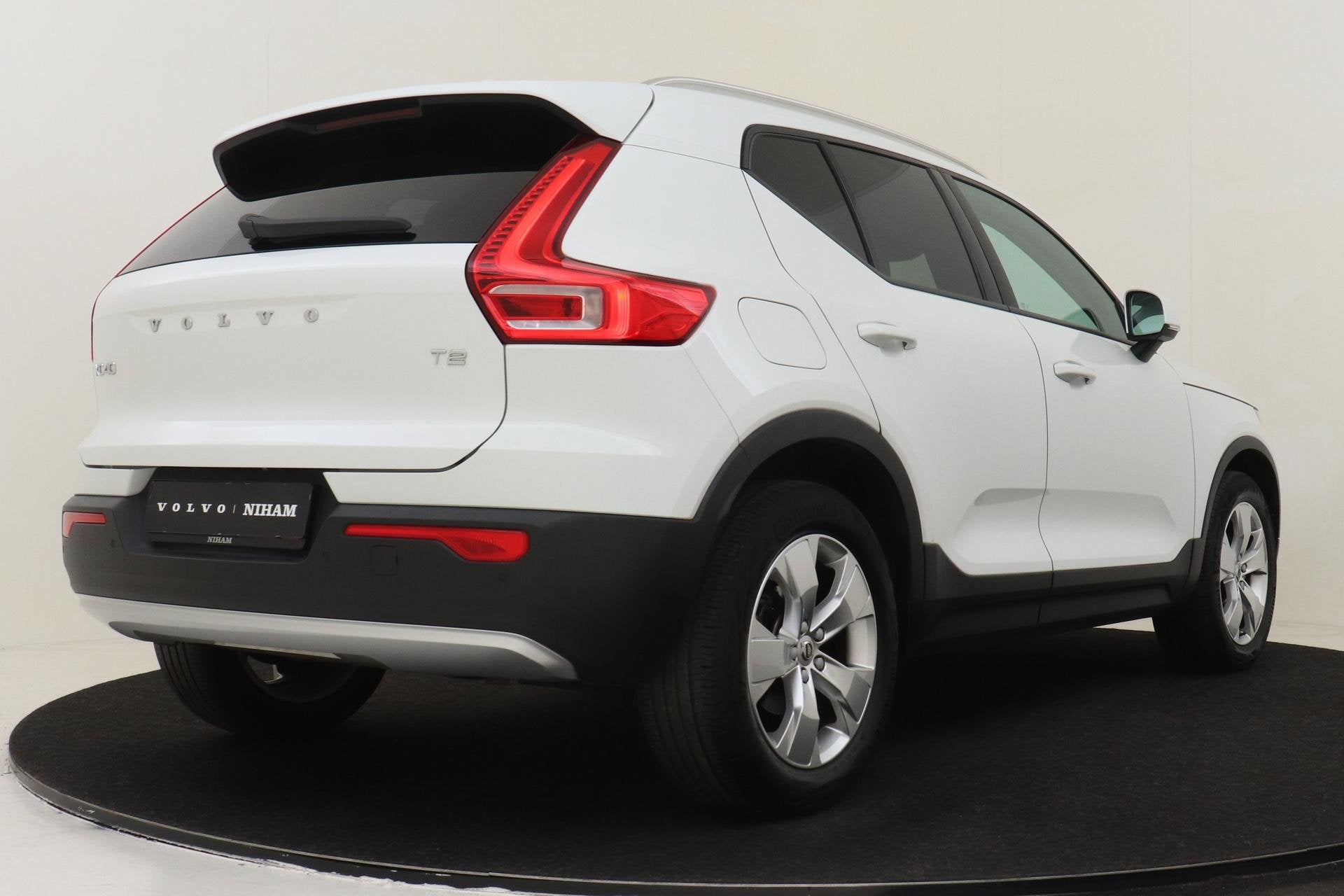 Volvo XC40 T2 AUT. MOMENTUM BUSINESS -CAMERA|ZITTINGVERL.|PR, 12 maanden, Gebruikt, Euro 6, Wit