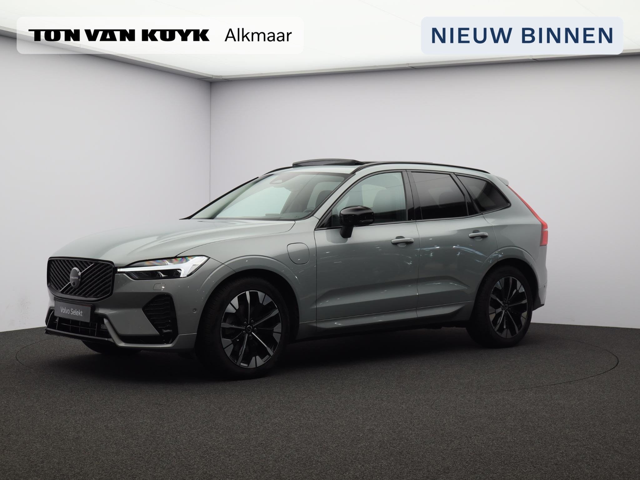 Volvo XC60 T6 AWD Plug-in hybrid Ultra Dark / Trekhaak / Hea, Gebruikt, 4 cilinders, 180 min, XC60