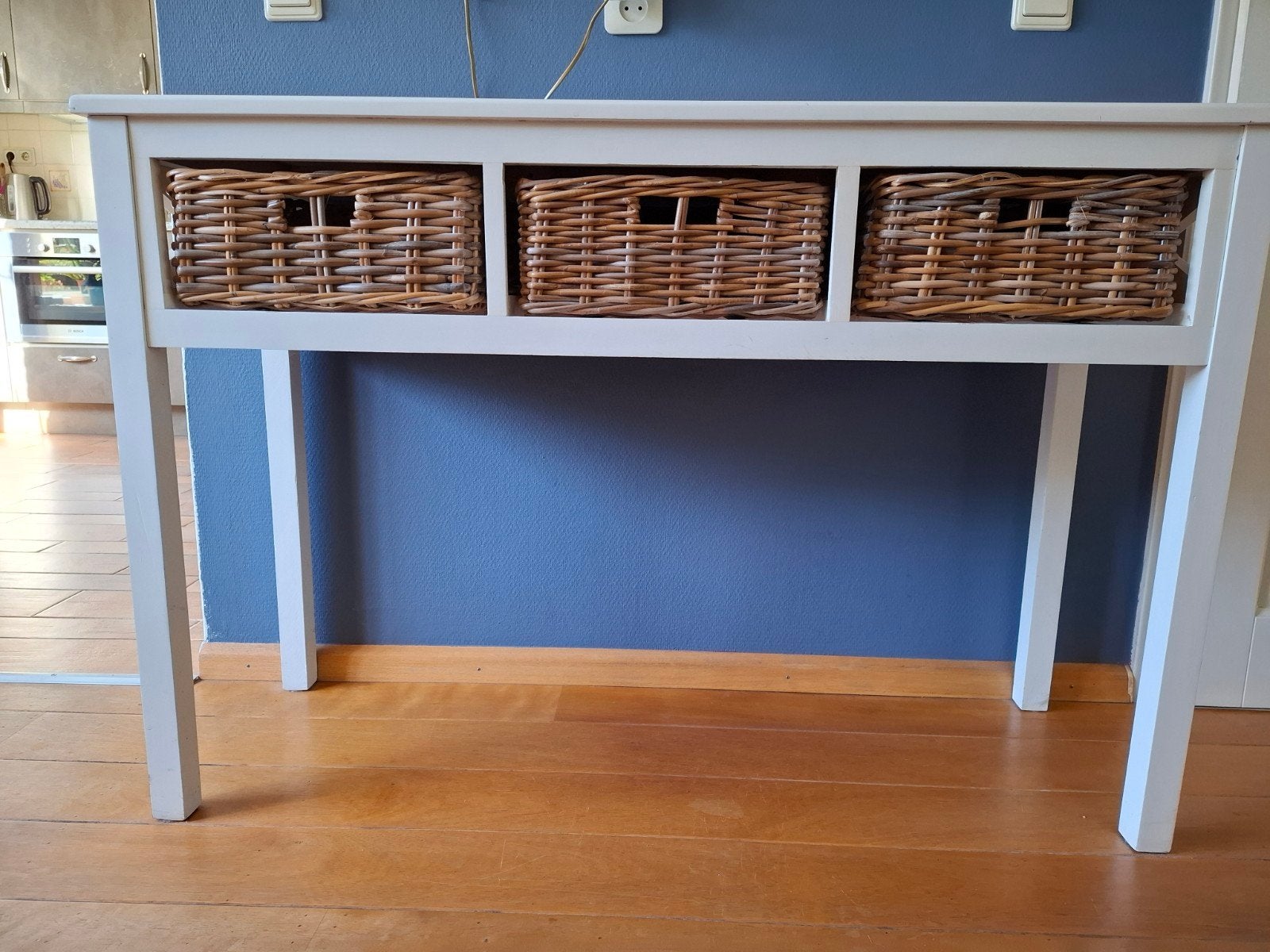 Witte sidetable met rieten manden - gratis af te halen, Ophalen, Gebruikt, 75 cm of meer, 60 cm of meer