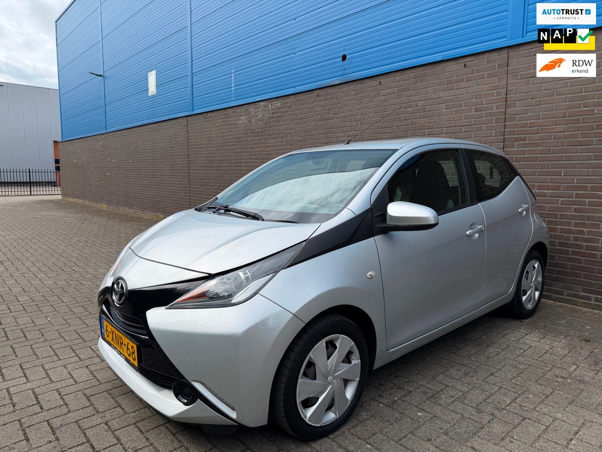 Toyota Aygo 1.0 VVT-i x-play | Automaat | Camera | Airco | L, Gebruikt, 4 stoelen, Verwarmde buitenspiegels, Origineel Nederlands