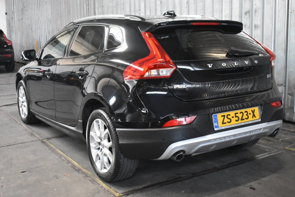 Volvo V40 Cross Country 1.5 T3 Polar+ Luxury, Auto's, 12 maanden, Euro 6, 4 cilinders, Zwart