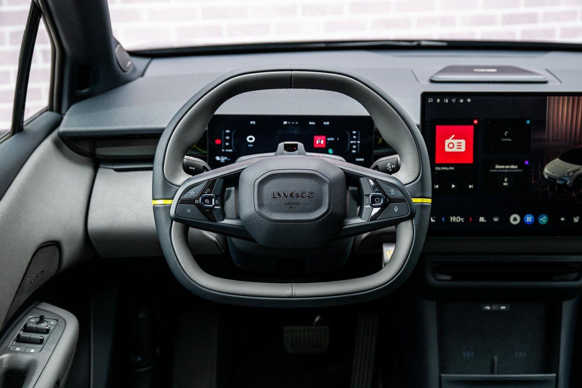 Lynk & Co 02 More 66 kWh More 66 kWh | Panoramadak | 360 cam, Auto's, Lynk & Co, Automaat, 12 maanden, Achterwielaandrijving, 1795 kg
