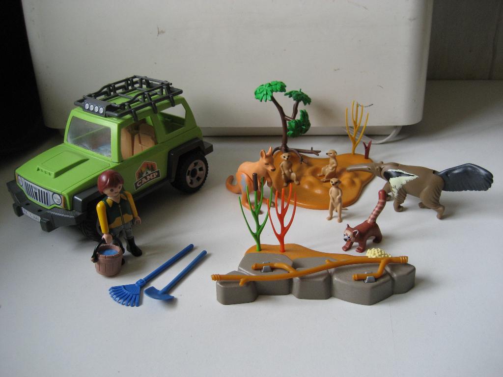 playmobil dierentuin oppasser met auto verzorgt de dieren, Ophalen of Verzenden, Zo goed als nieuw
