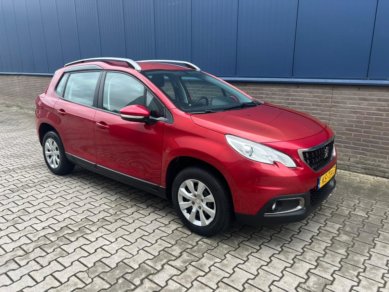 Peugeot 2008 82PK 2016 Rood, Voorwielaandrijving, Dealer onderhouden, 40 €/maand, Euro 6