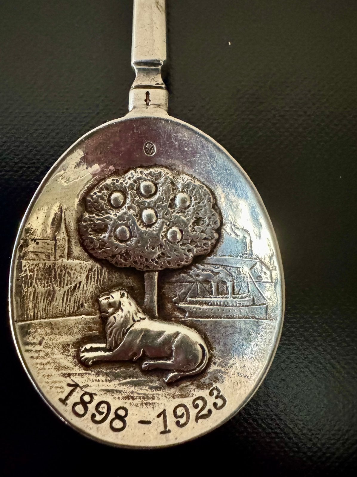 Wilhelmina herdenkingslepel  regeringsjubileum 1898-1923, Ophalen of Verzenden, Zilver