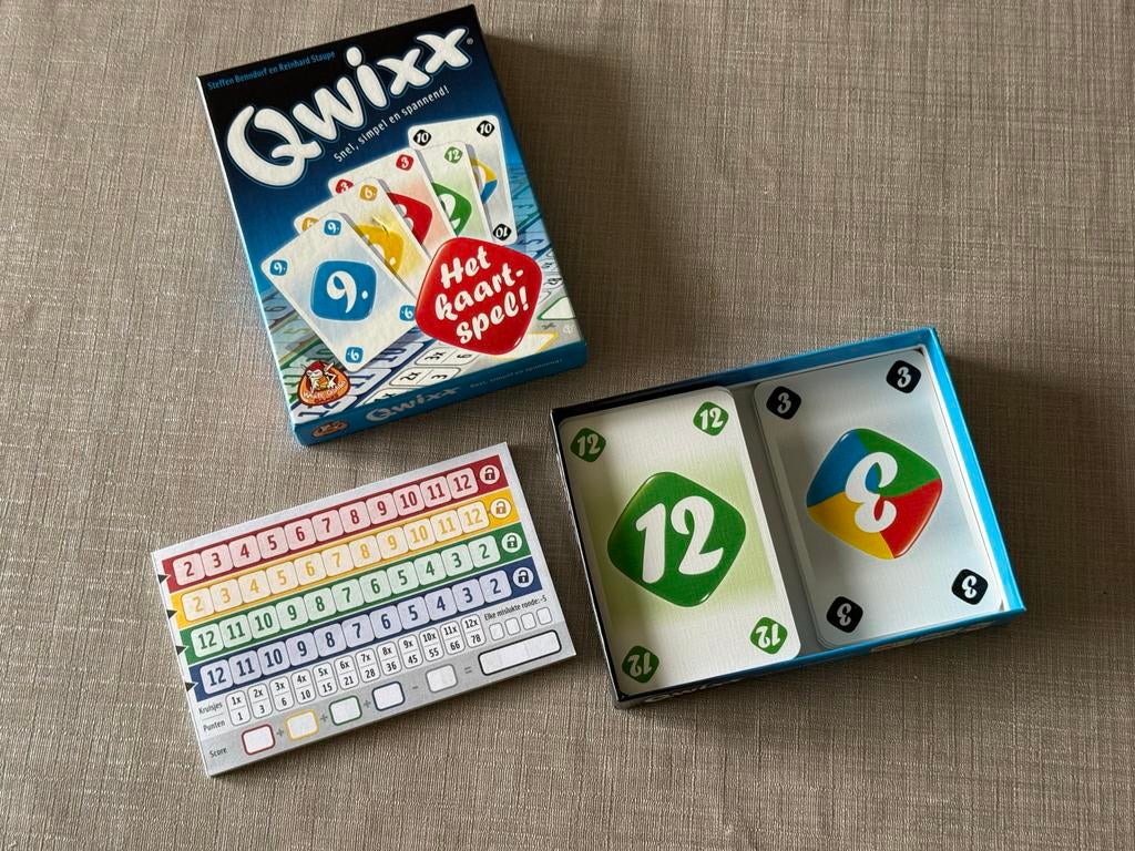 Qwixx: Het Kaartspel - Snel, simpel en spannend!, Een of twee spelers, Ophalen of Verzenden, Zo goed als nieuw