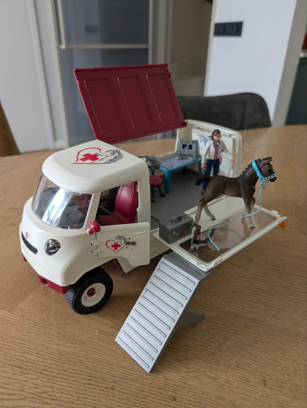 Schleich Mobiele dierenarts met veulen - 4055744013850, Ophalen of Verzenden