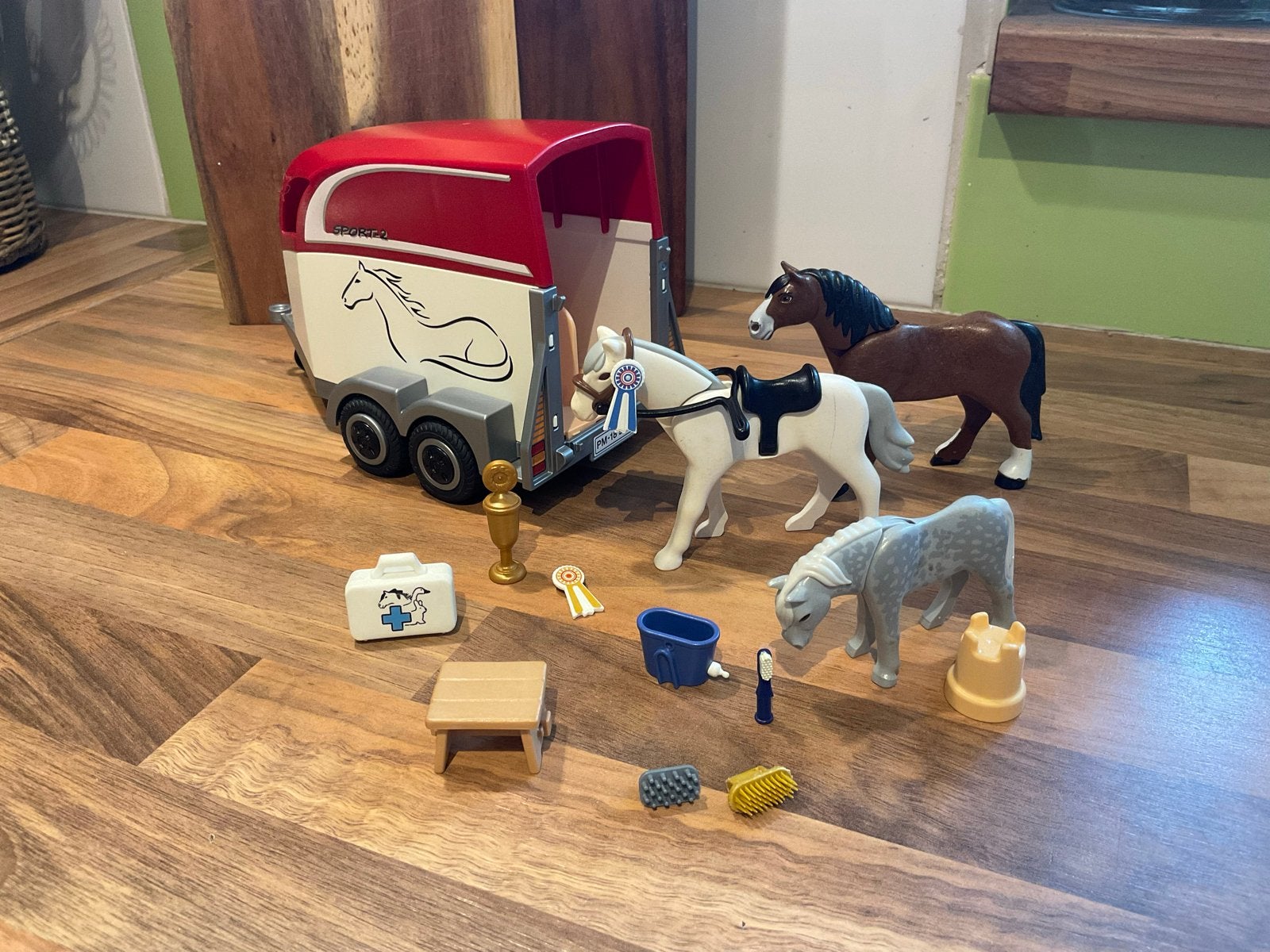 Playmobil paardentrailer met paarden en accessoires, Ophalen of Verzenden, Gebruikt, Complete set, Voertuig