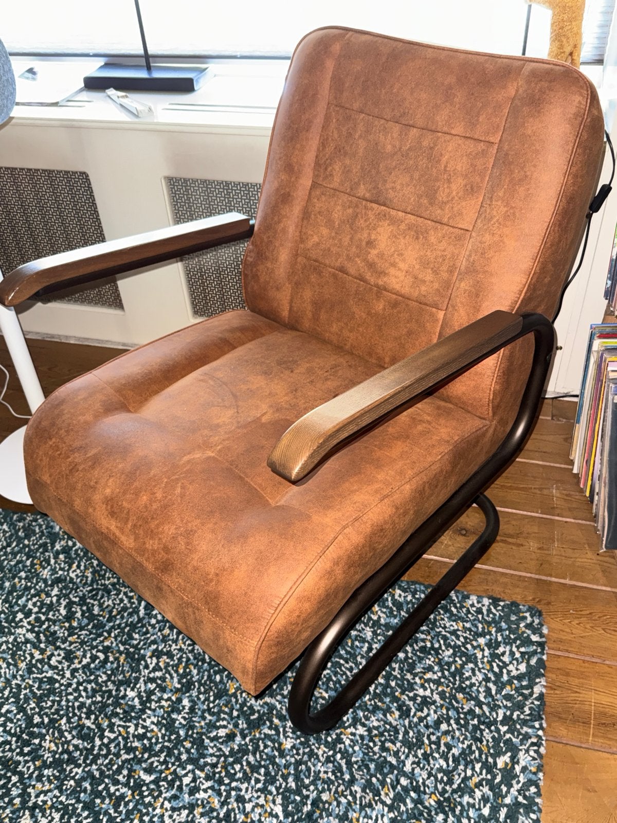 Comfortabele bruine fauteuil met metalen frame, Huis en Inrichting, Stoelen, Zo goed als nieuw, Twee, Hout, Bruin, Ophalen