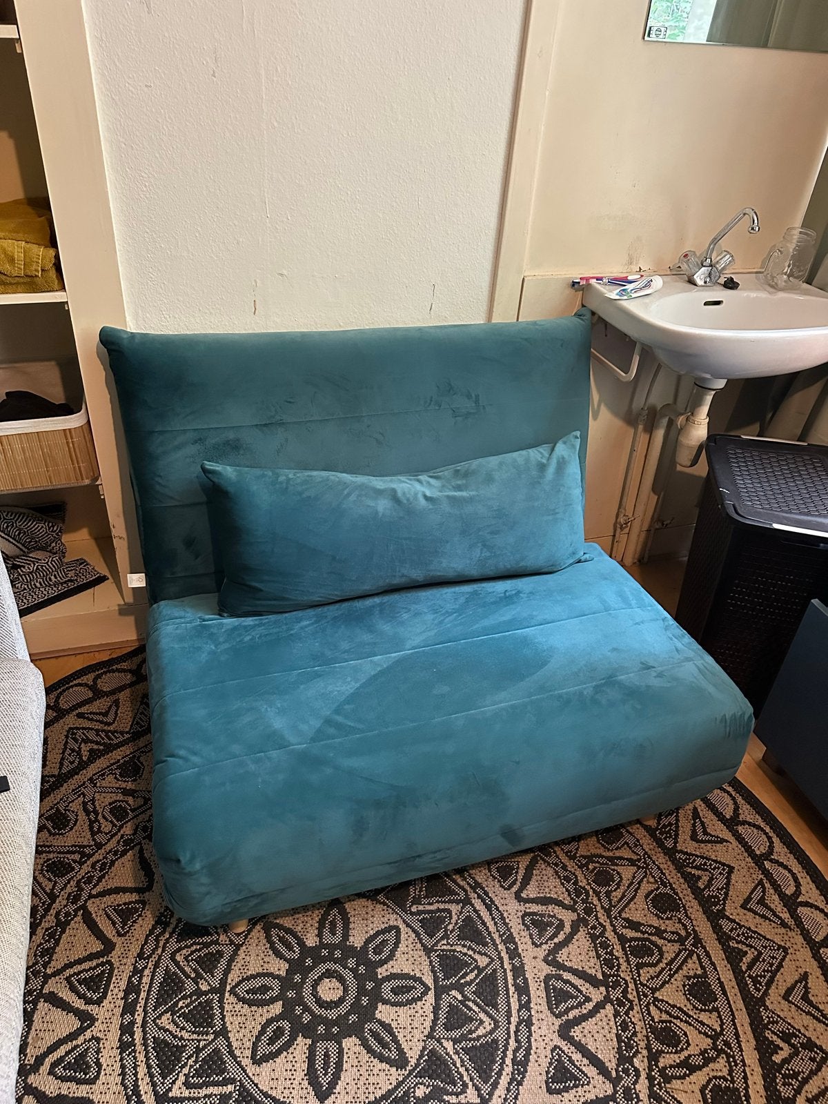 Compacte blauw/teal velvet slaapbank - ideaal voor kleine ru, Ophalen, Gebruikt, Blauw, 190 cm of minder